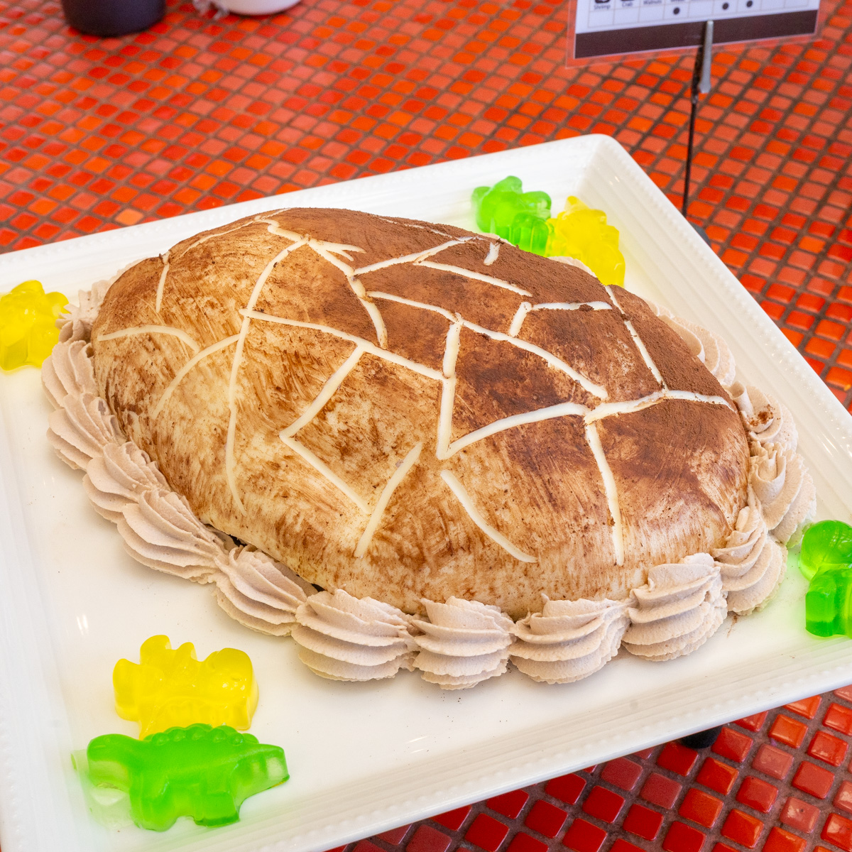 恐竜のたまごケーキ