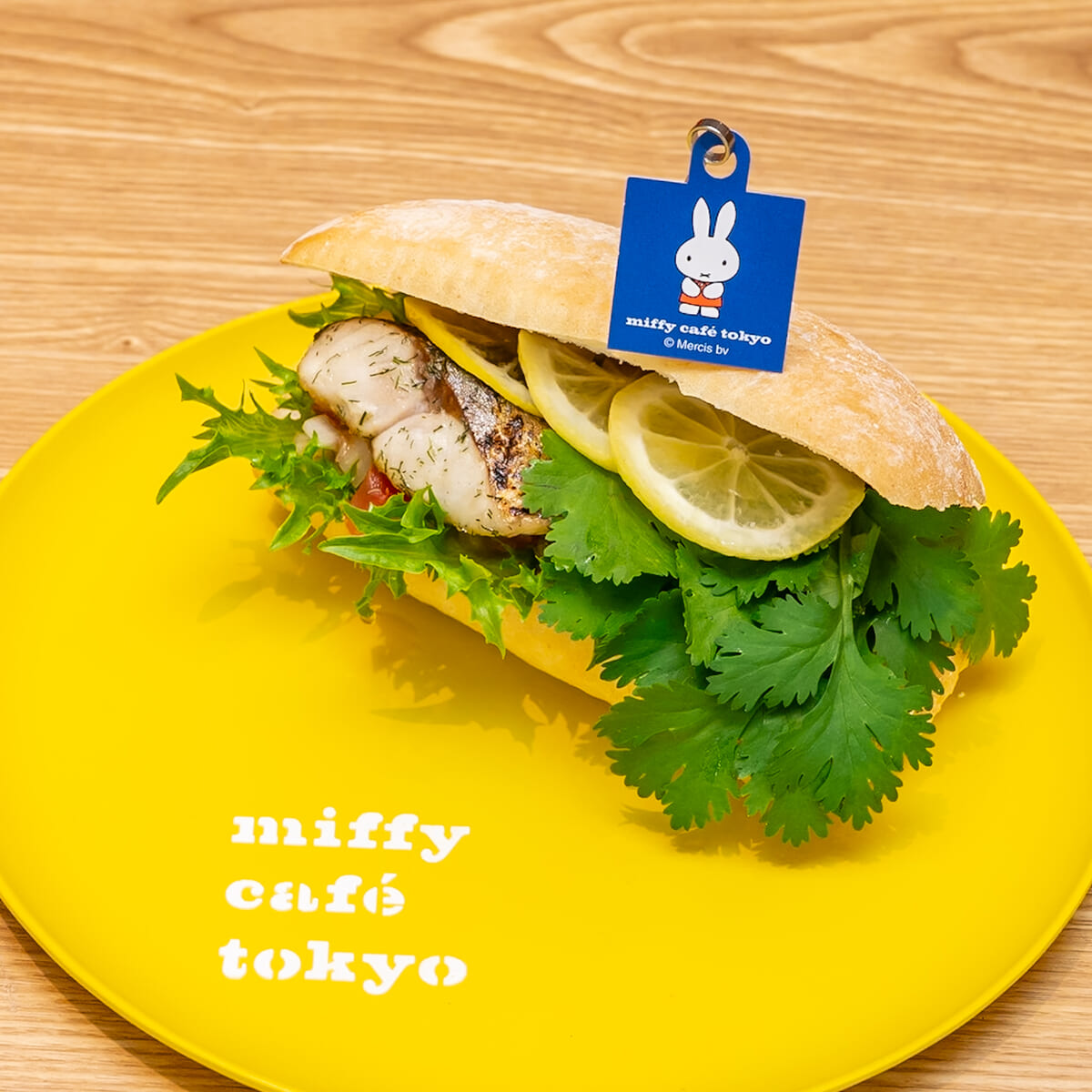レモンとトマトサルサのSABAサンド2