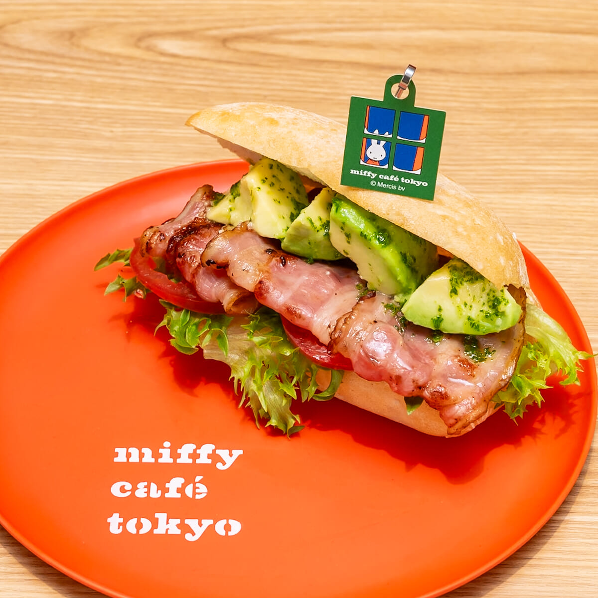 アボカドとスモークベーコンのサンドイッチ2