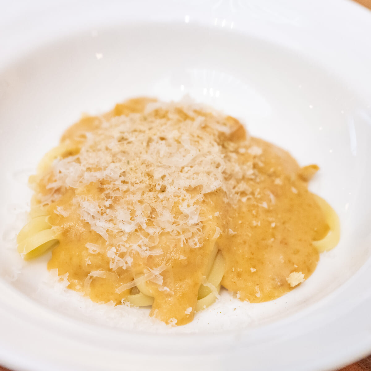 イタリア産チーズで仕上げる生パスタ 雲丹のクリームソース