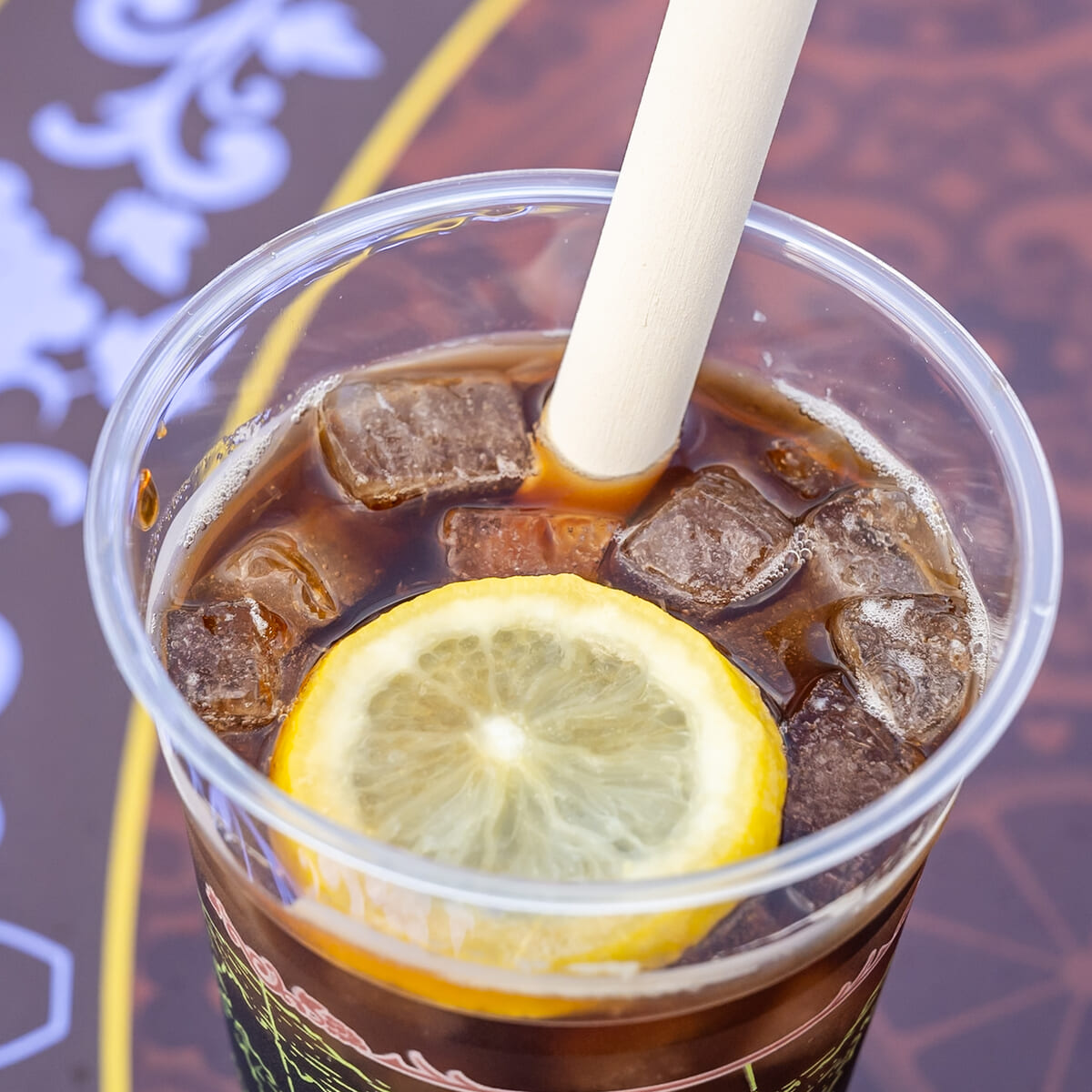 東京ディズニーシー・フード＆ワイン・フェスティバル／カフェ・ポルトフィーノ「アイスレモンコーヒー（UCCゴールドスペシャル使用）」2
