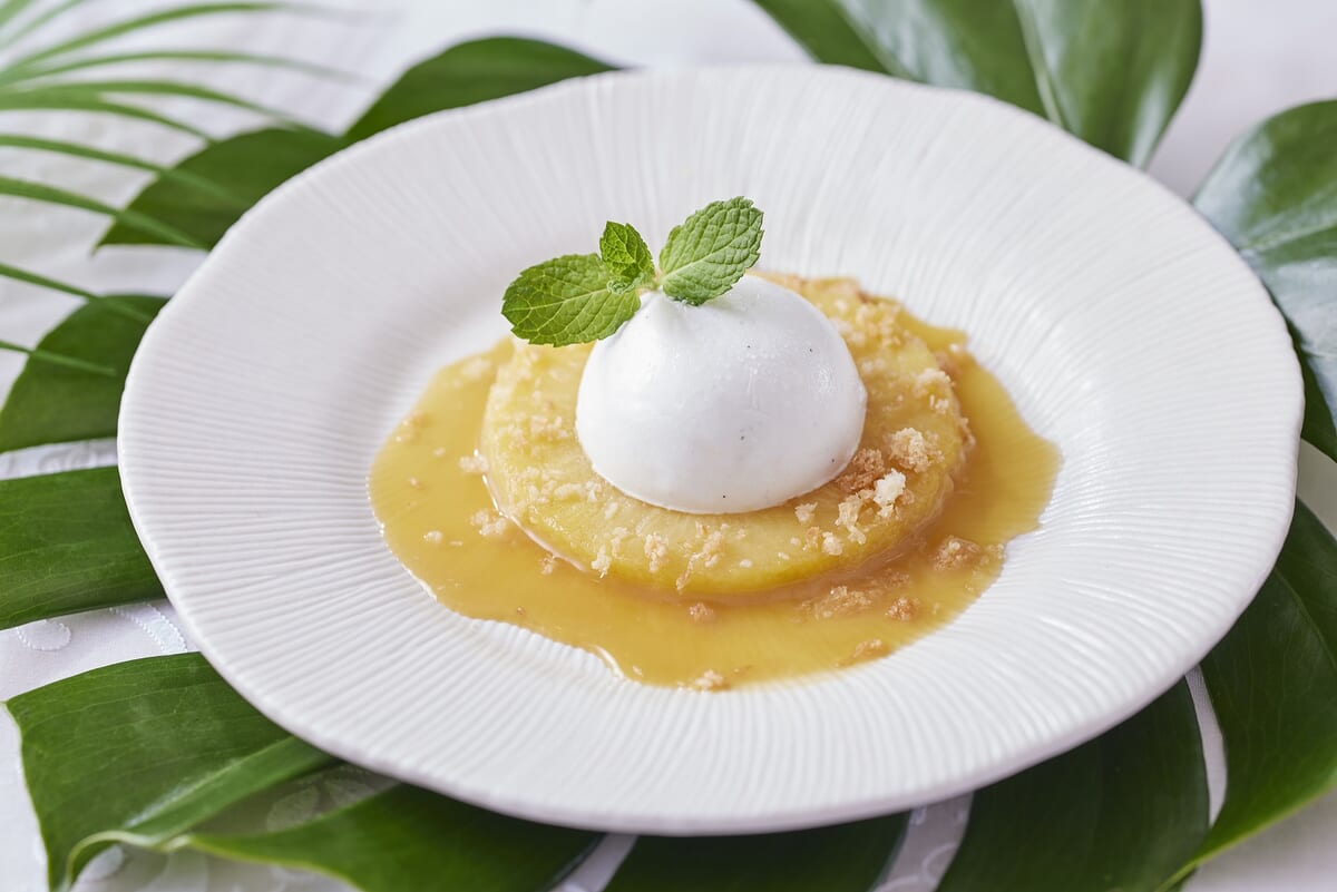 パイナップルフランベ バニラアイスクリーム添え
