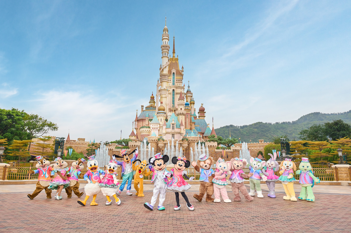 香港ディズニーランド・リゾートならアニバーサリーコスチュームのキャラクターに会える！