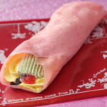 東京ディズニーランド「フローズンクレープ(ストロベリー＆ピスタチオホイップ)」