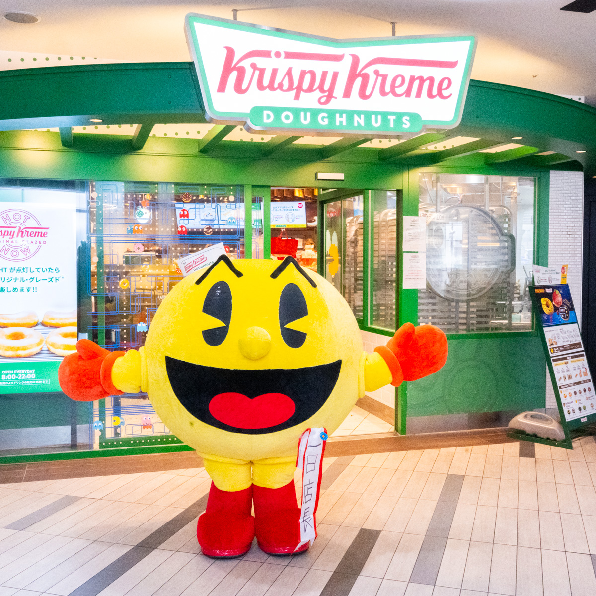 渋谷シネタワー店「パックマン」1日店長に就任