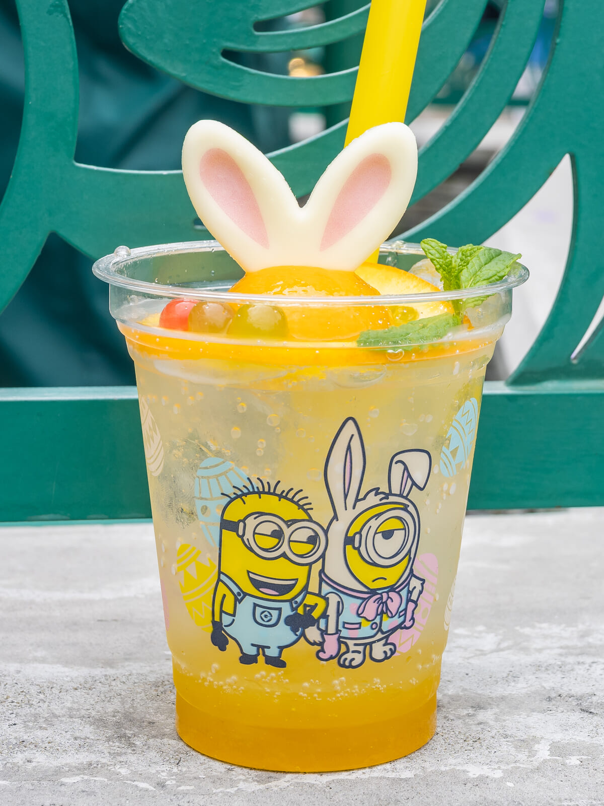 ハッピー！イースターバニーのシトラスパインソーダ