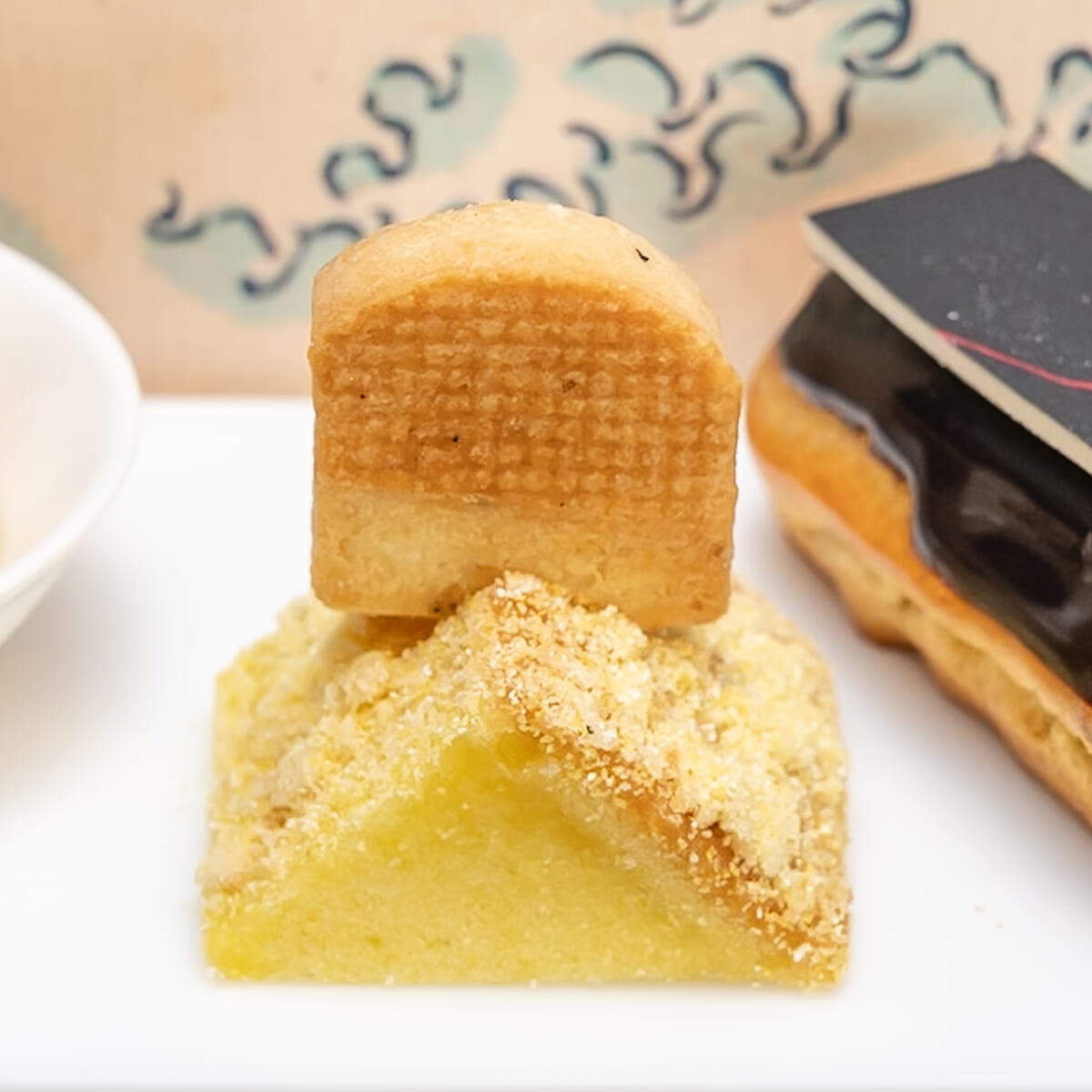 チーズサブレ とうもろこしパウンドケーキ（＝冨嶽三十六景　東都浅草本願寺（とうとあさくさほんがんじ）)
