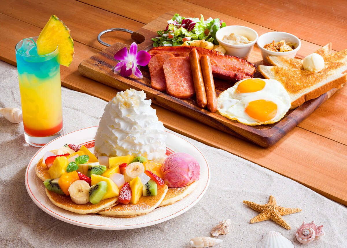 Eggs ’n Things「オハナ・フルーツパンケーキ／ビッグブレックファースト」