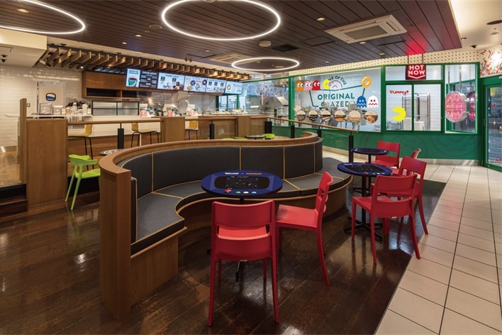 渋谷シネタワー店「パックマン」特別装飾03