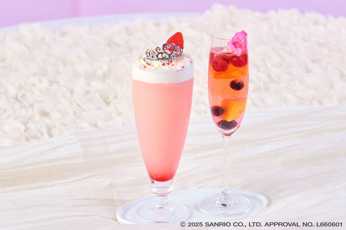 スペシャルドリンク「フローズンパンチ／ホイップカラーストロベリー」