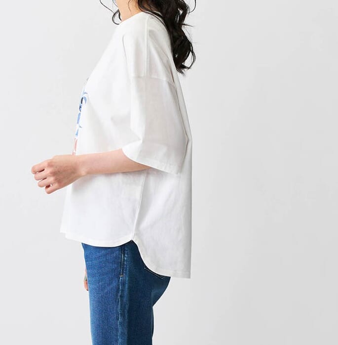 ワイドシルエットTシャツ　サイドスタイル