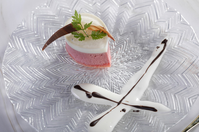 ホワイトチョコとフランボワーズのムース