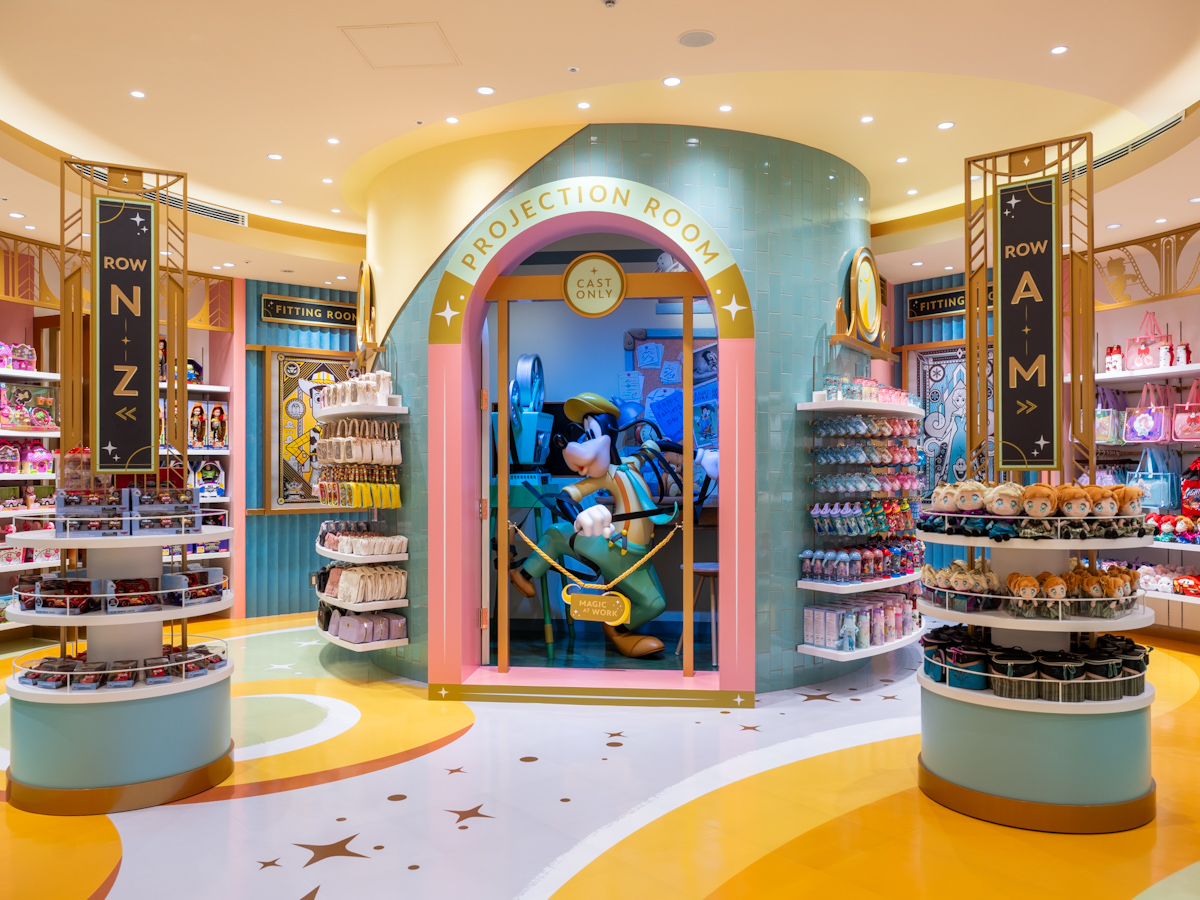 ディズニーストア 東京ディズニーリゾート店 リニューアル　映写室　グーフィー