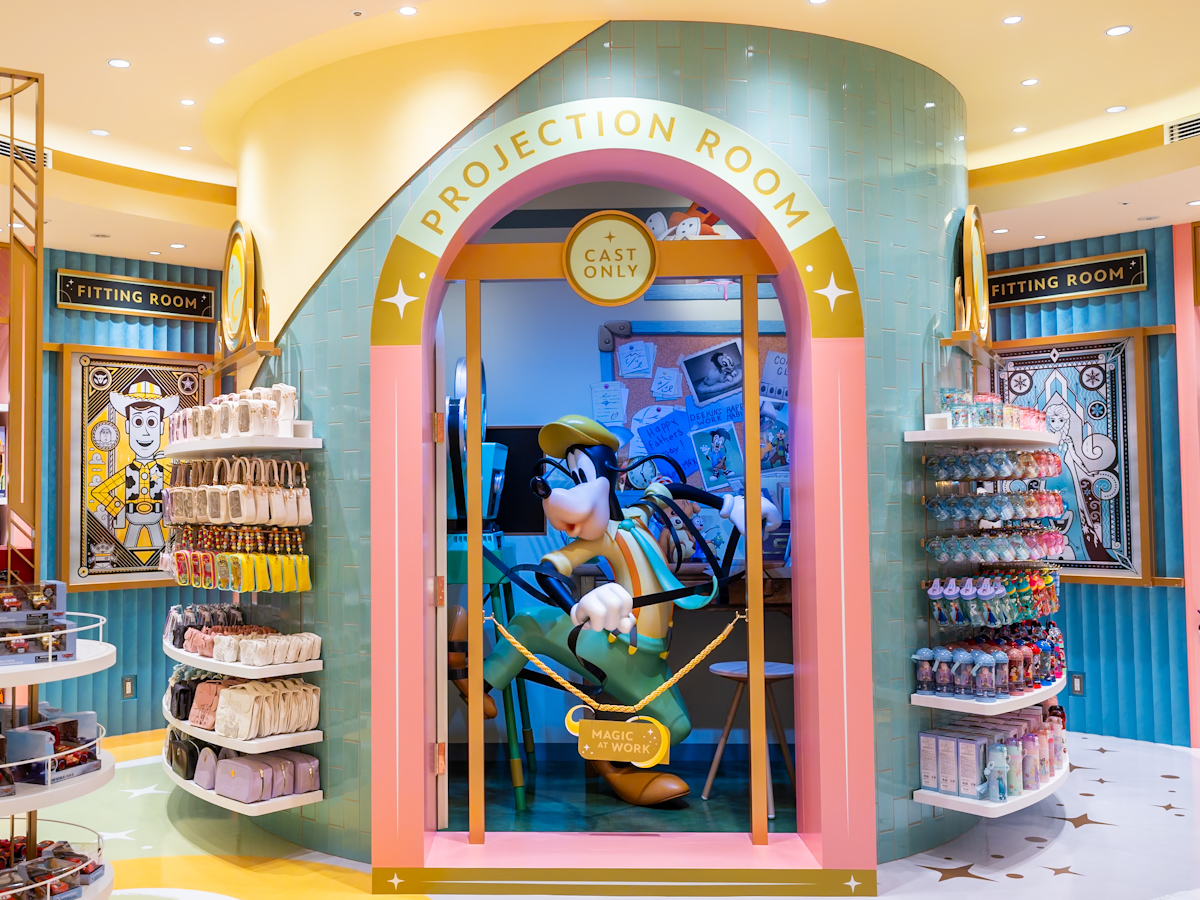 ディズニーストア 東京ディズニーリゾート店 リニューアル　映写技師