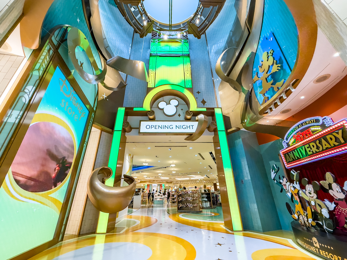 ディズニーストア 東京ディズニーリゾート店 リニューアル　エントランス