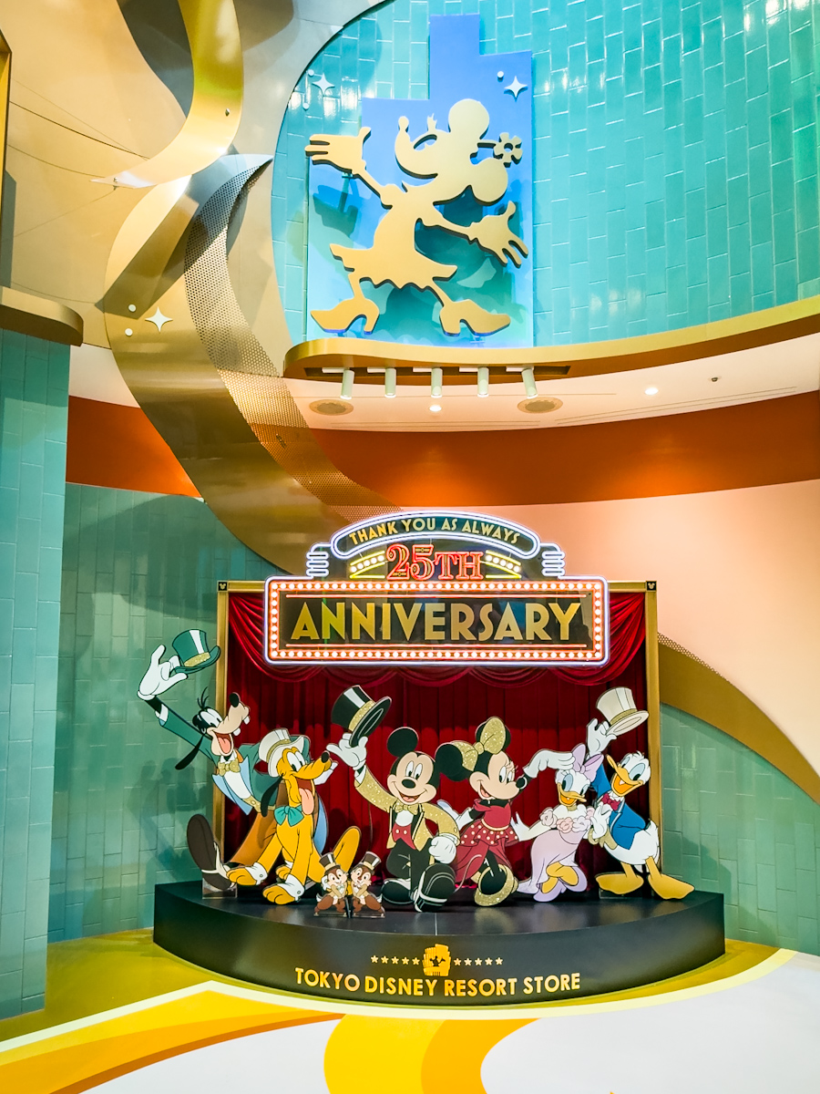 エントランス　25周年デコレーション