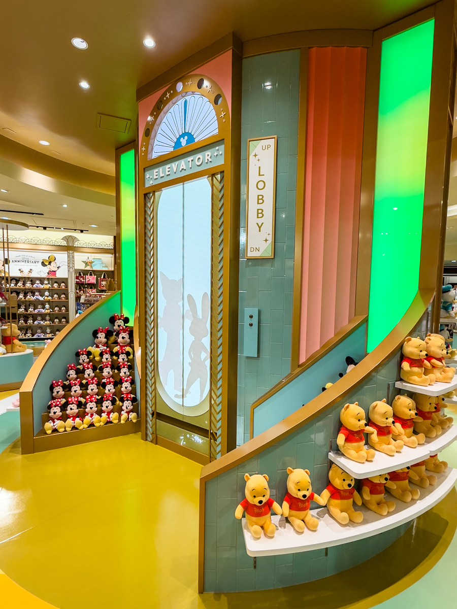 ディズニーストア 東京ディズニーリゾート店 リニューアル　デジタルエレベーター　ニックとジュディ