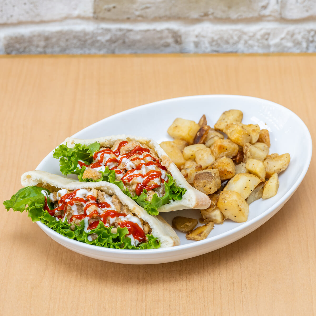 スパイシーグリルドチキンピタサンド