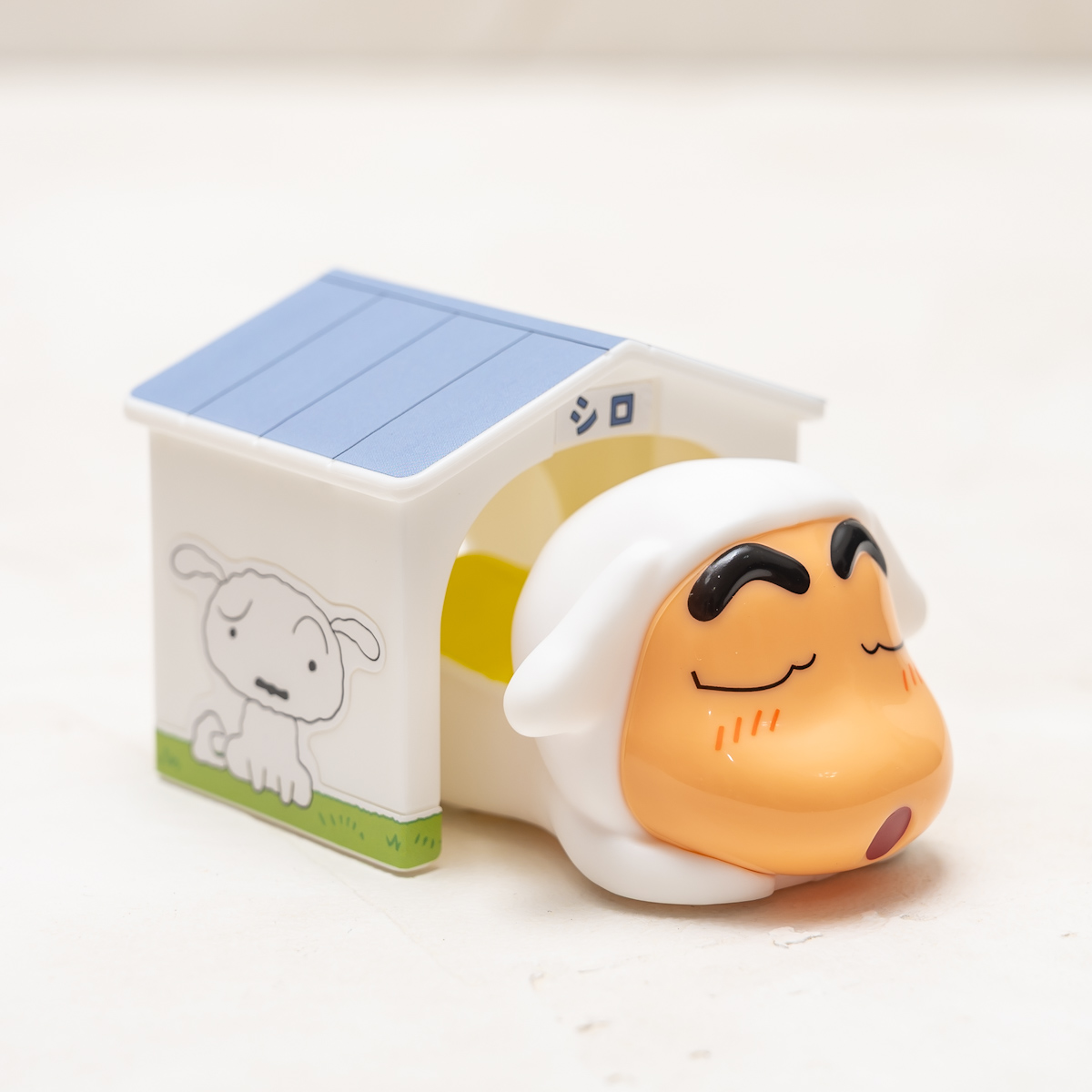 ⾶び出す！シロしんちゃん