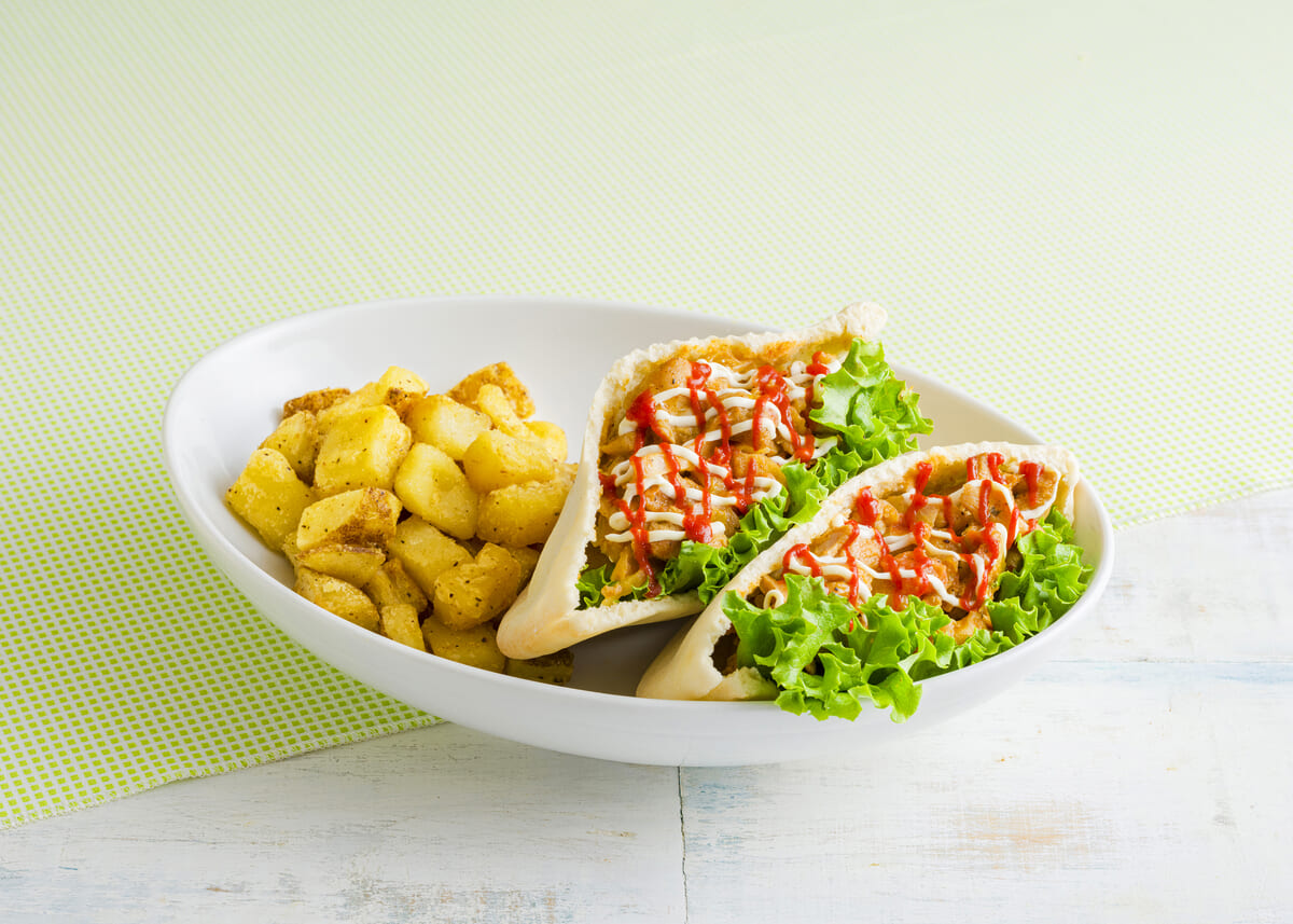 スパイシーグリルドチキンピタサンド