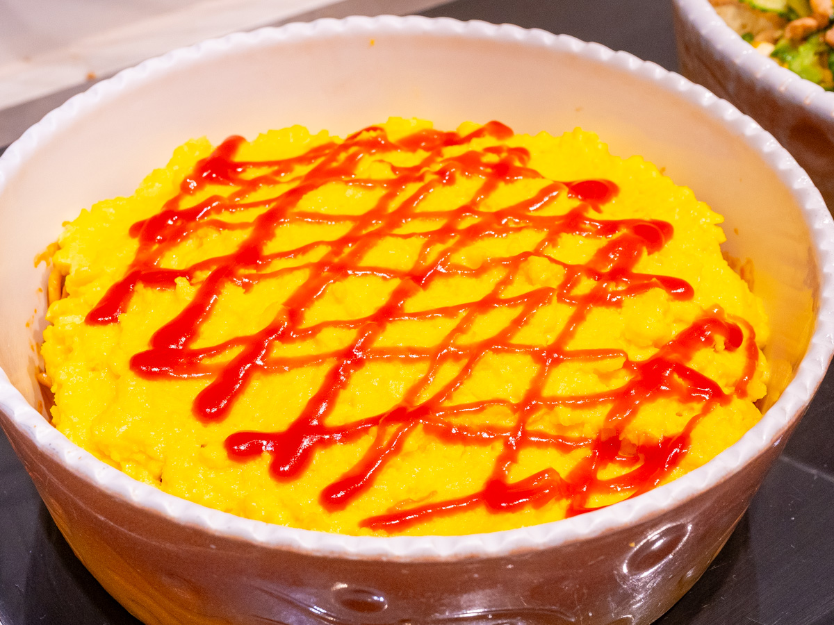 スパムとコーンの沖縄風オム焼きそば
