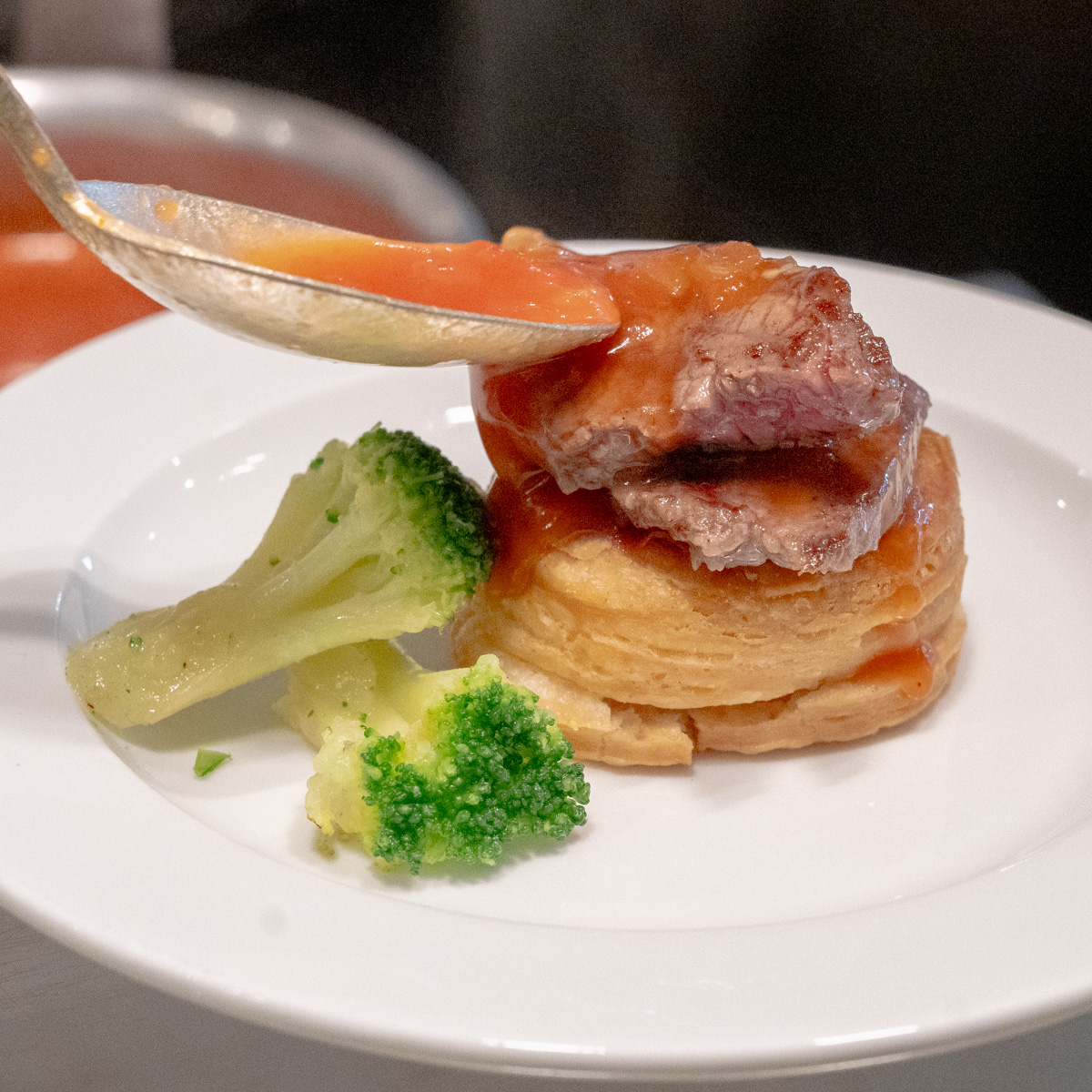 国産牛モモ肉のステーキパイ ジャックダニエル・バーボン・ソース2