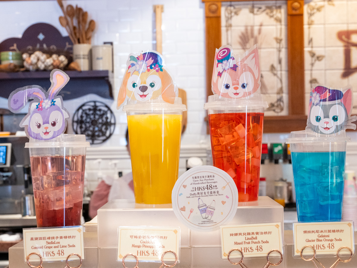 「ダッフィー＆フレンズ」のキャラクターをイメージした、4色のカラフルなソーダドリンク