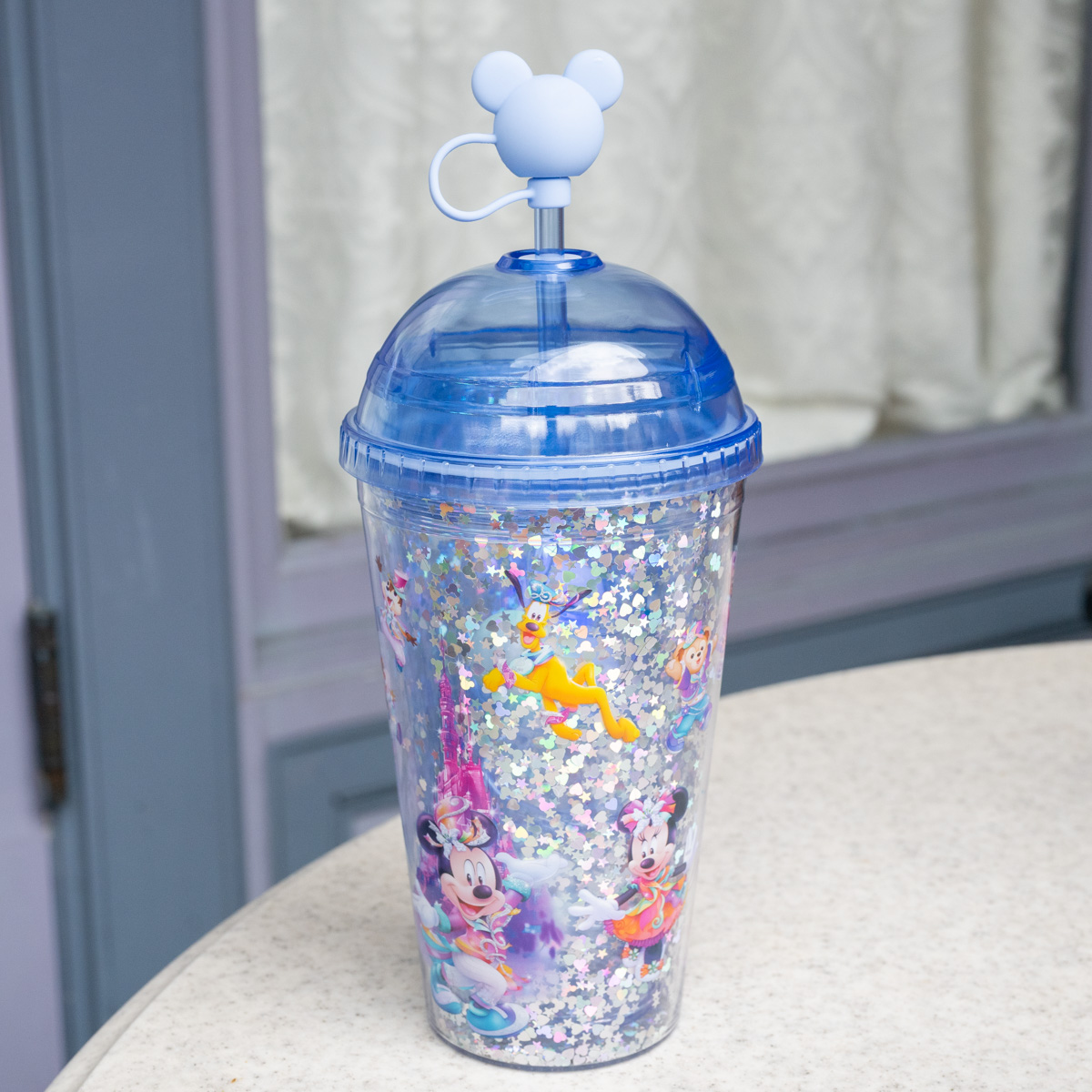 ミッキーシェイプのキャップが付いた、20周年デザインのタンブラー
