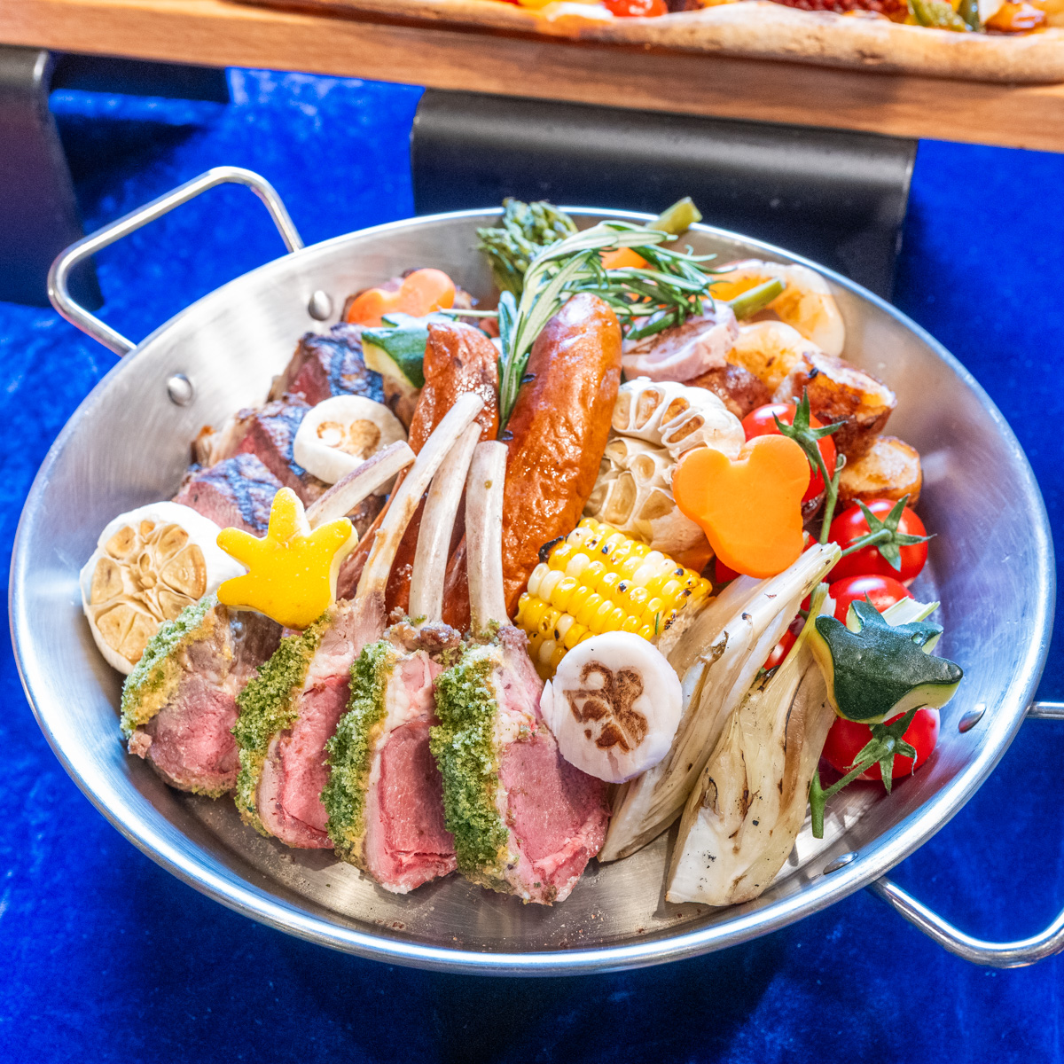 グリルした肉やシーフードの盛り合わせ「シャルキュトリーボード」