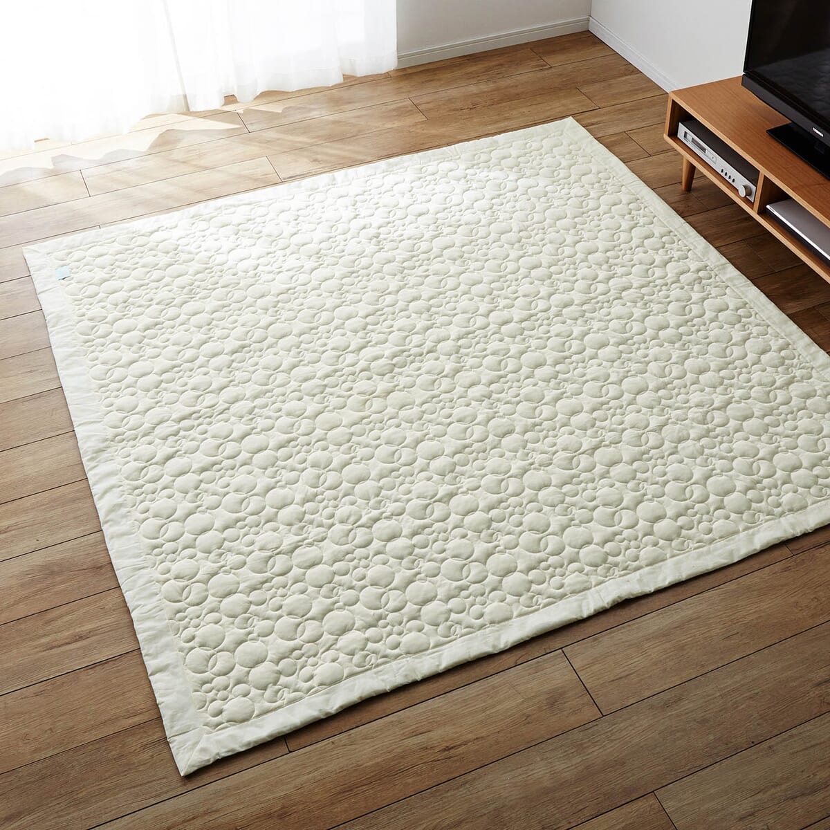 接触冷感の洗えるひんやりキルトラグ　アイボリー