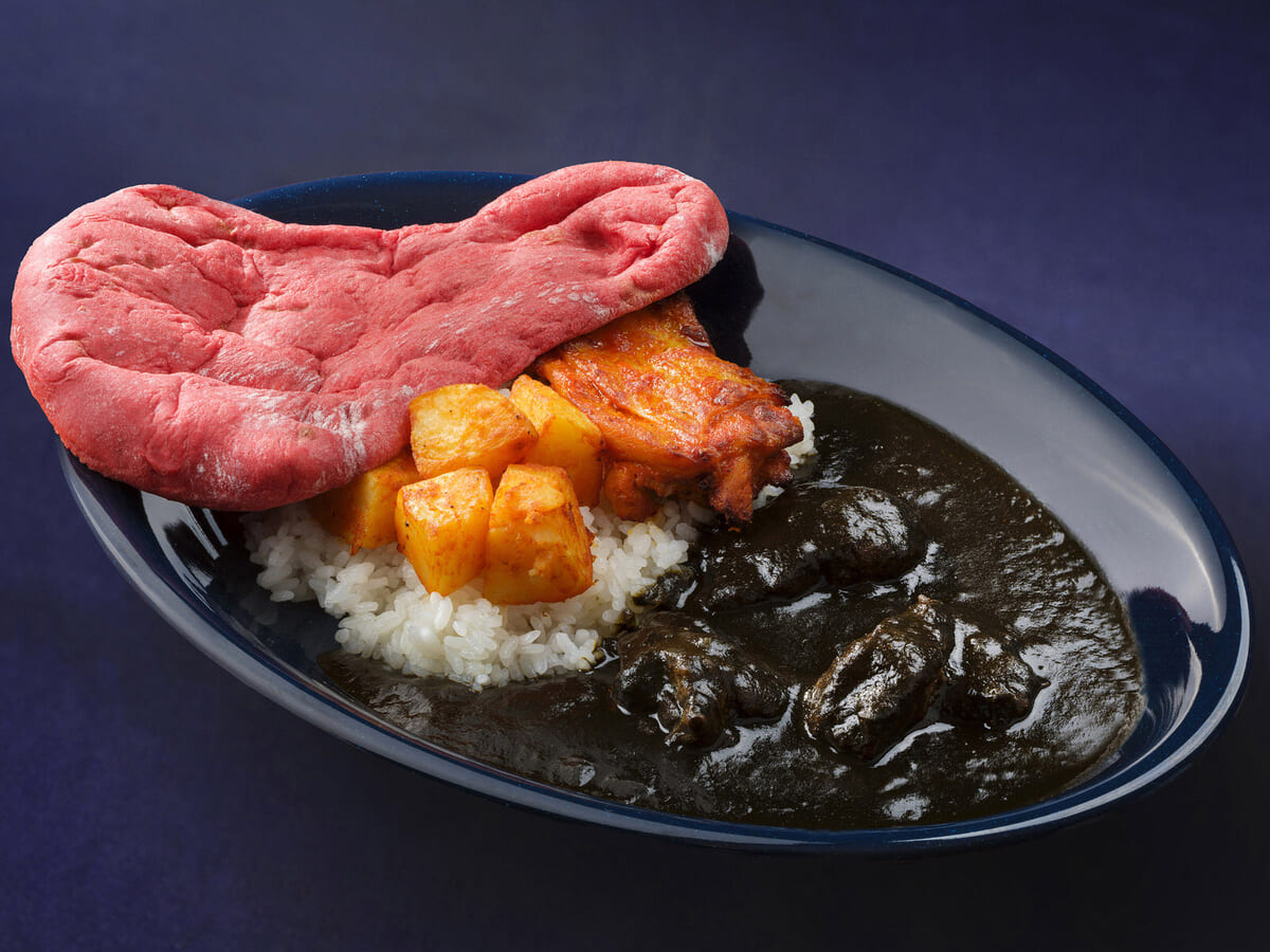 スペシャルビーフカリー、タンドーリチキン添え（辛口）