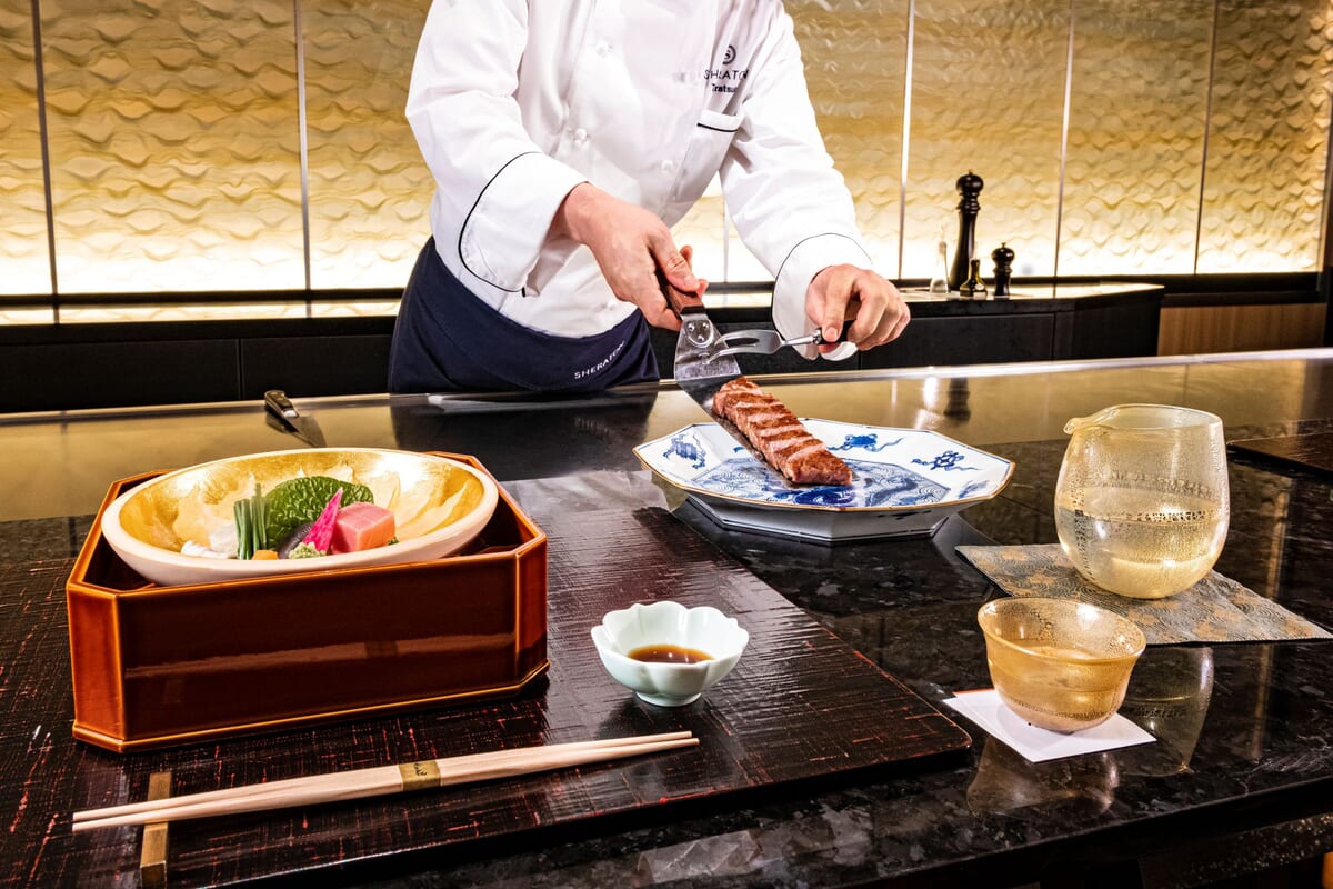 季節の食材を目の前で焼き上げる鉄板割烹