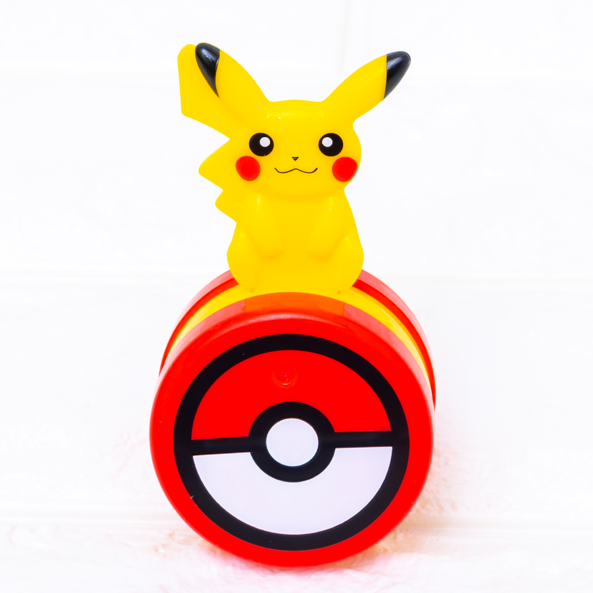 ピカチュウのモンスターボールゆらゆらローラー