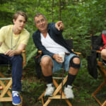 （左から）ミッチェル・ホープ、ディズニー・レジェンドのケニー・オルテガ、キャメロン・ボイス、『ディセンダント』の撮影現場にて