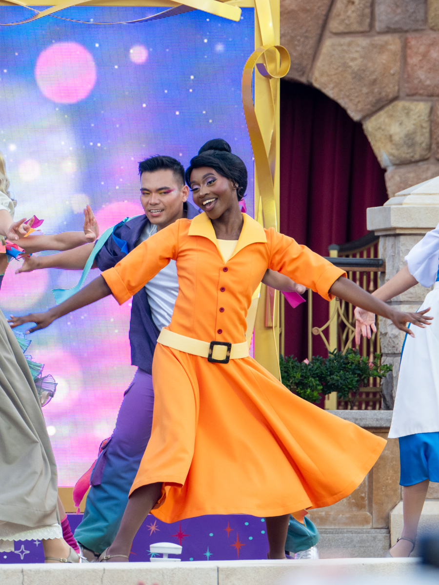 ウェイトレス姿の「ティアナ」