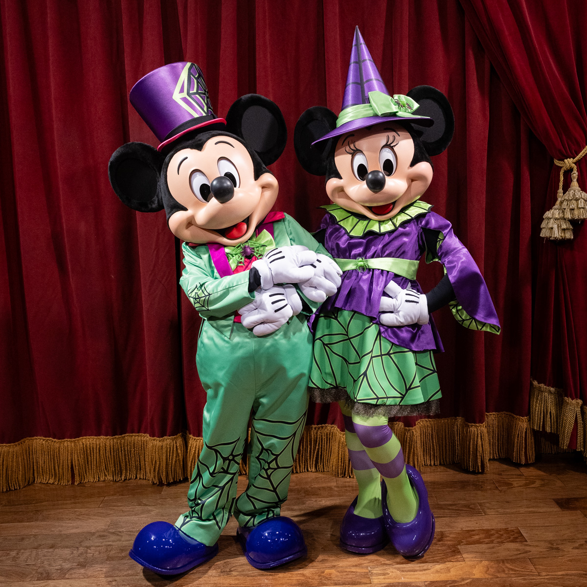 ウォルト・ディズニー・ワールド “ミッキーの・ノットソー・スケアリー・ハロウィーン・パーティー” キャラクターグリーティング「Meet Mickey and Minnie at Town Square Theater」2