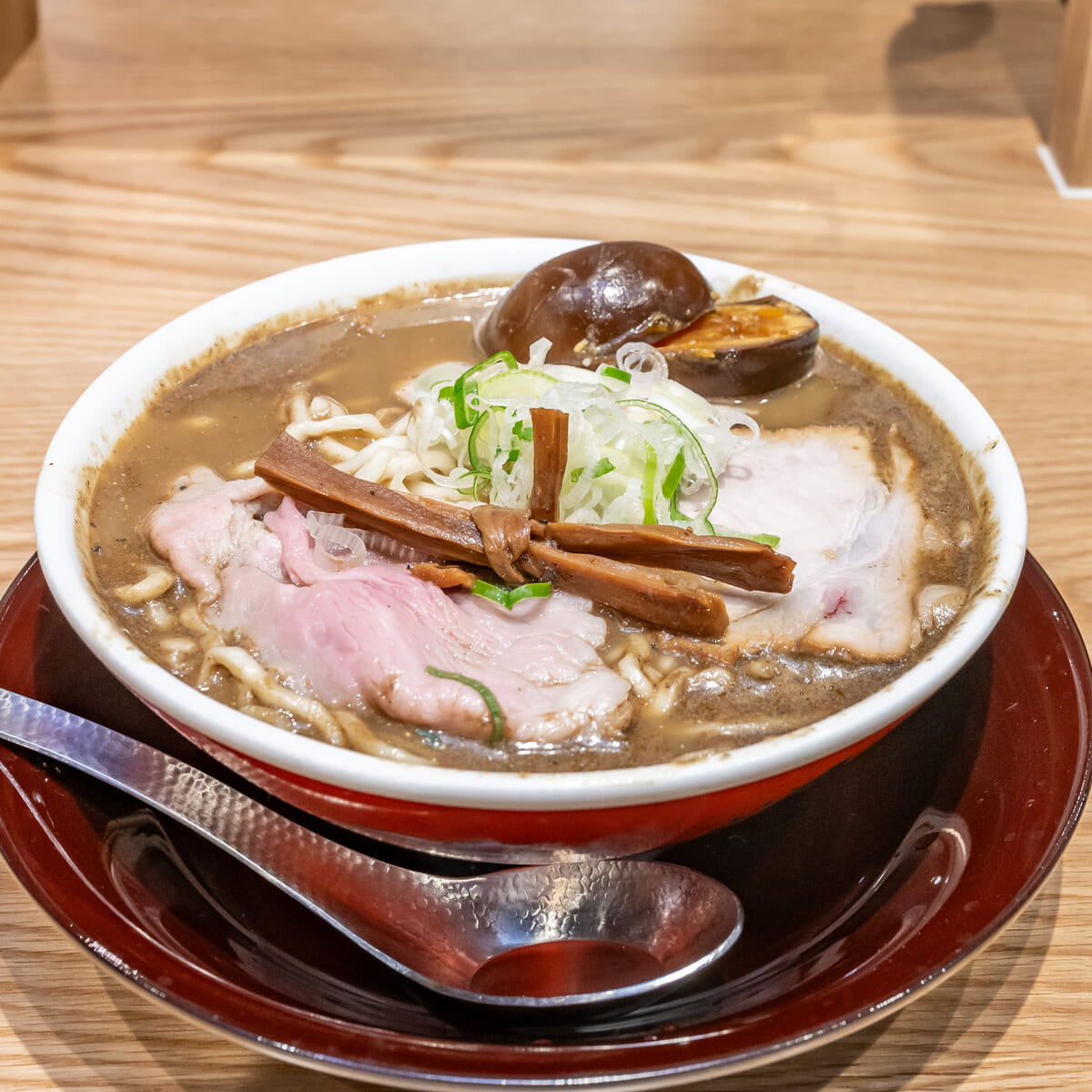 看板メニュー「こいくち煮干（コク照り完熟玉子入り）」