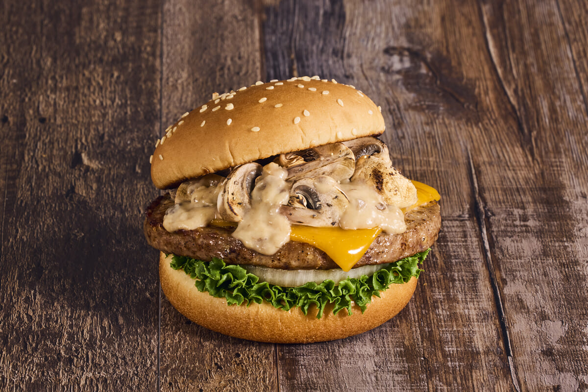 マッシュルームチーズバーガー　ポルチーニクリームソース