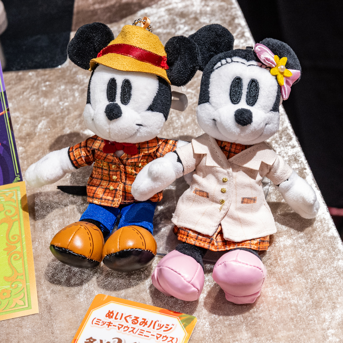 会場限定ピンバッジにはジゼルも登場！「ディズニー・オン