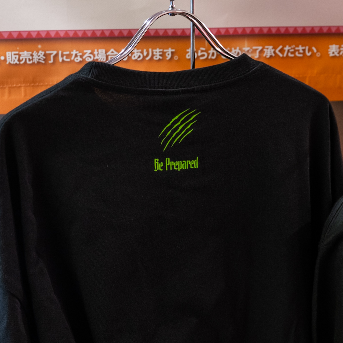 スカーTシャツ バックデザイン