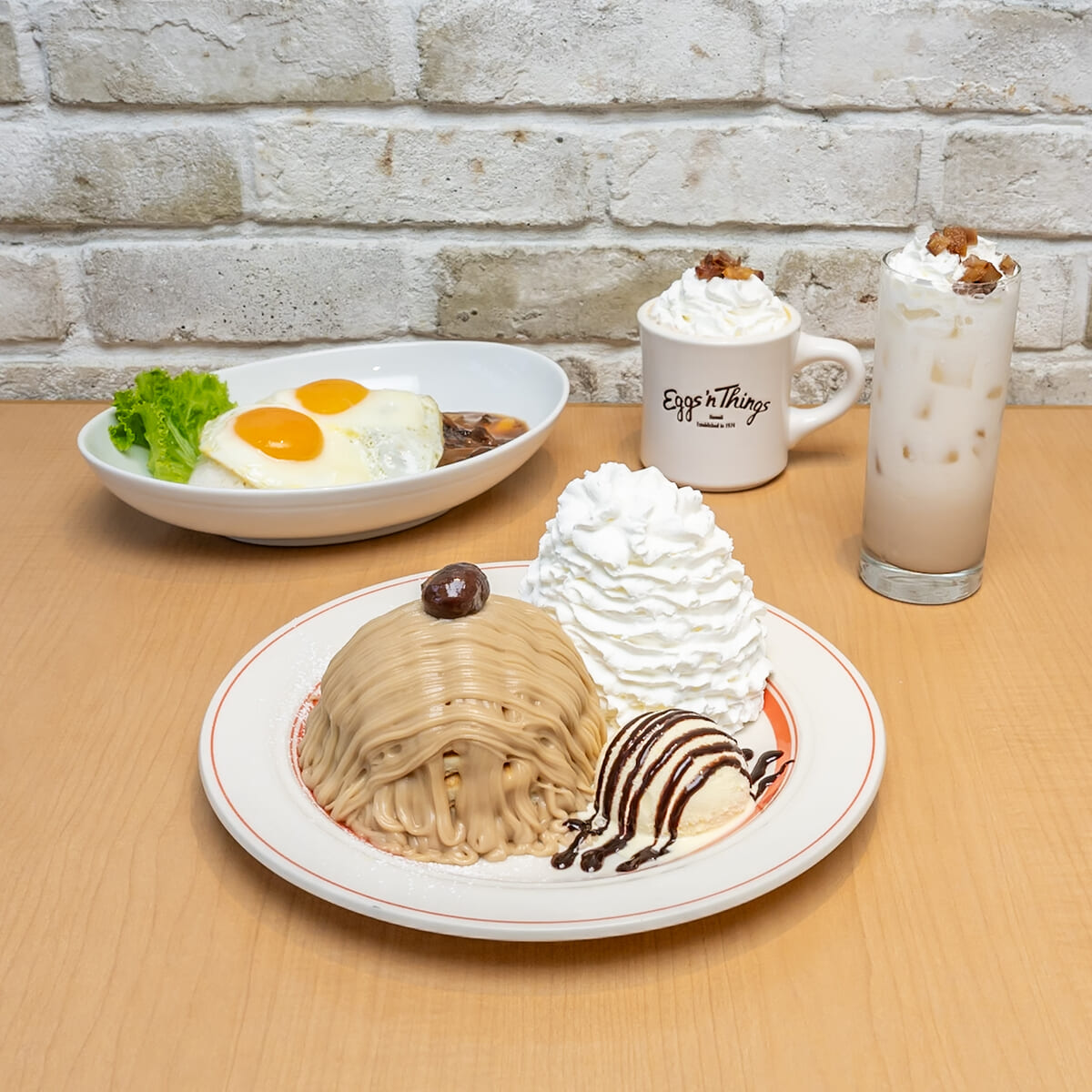 Eggs ’n Things「モンブランパンケーキ/マロン ロコ・モコ/マロンティーラテ」