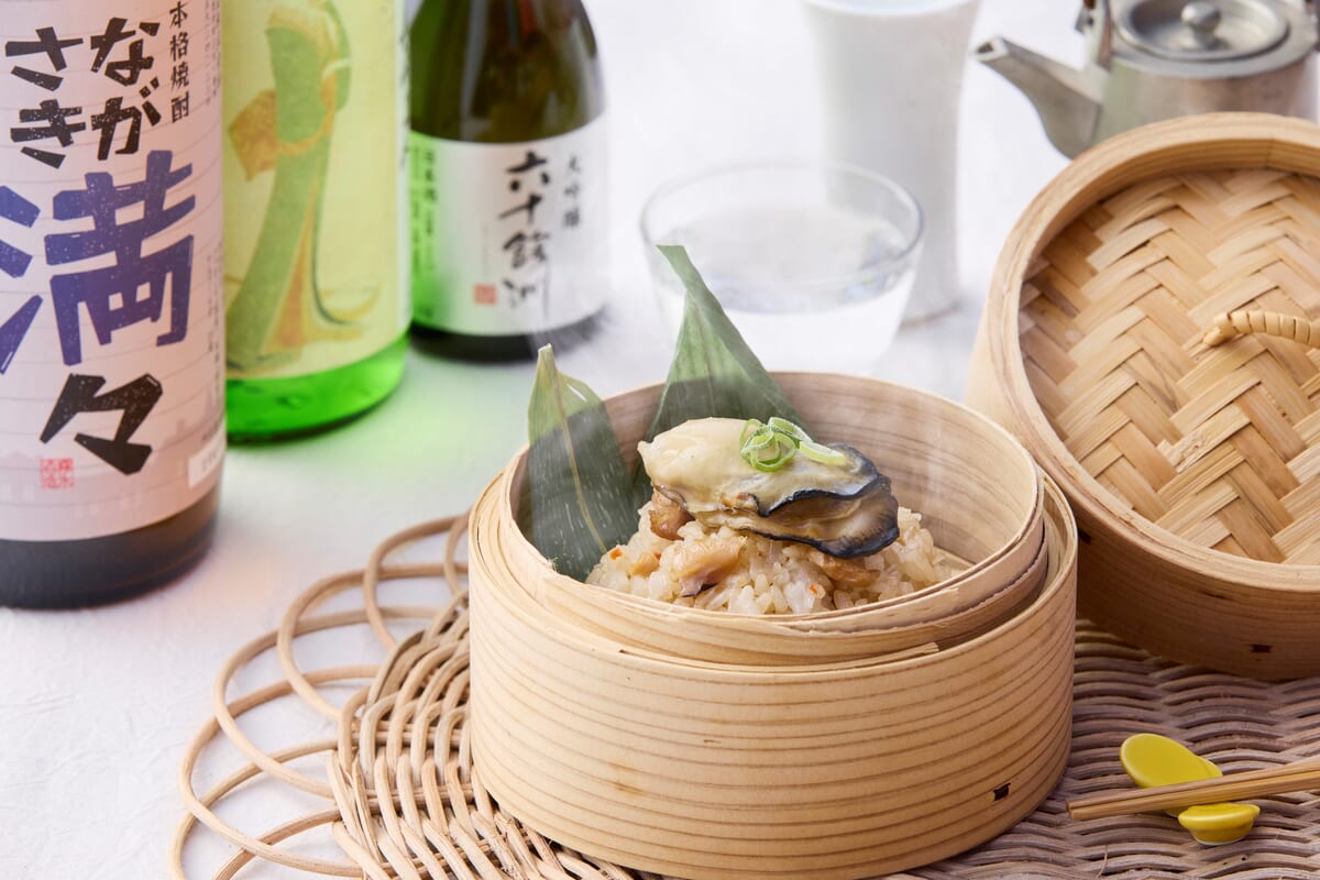 牡蠣おこわと日本酒・焼酎の数々