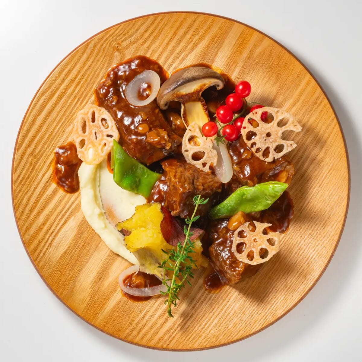 平日ディナー限定　いわて蔵ビールみちのくレッドエールと兵庫県産太田牛の煮込み