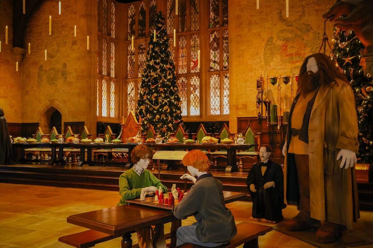 「ホグワーツ・イン・ザ・スノー」2025(魔法のチェスをするハリーとロン)