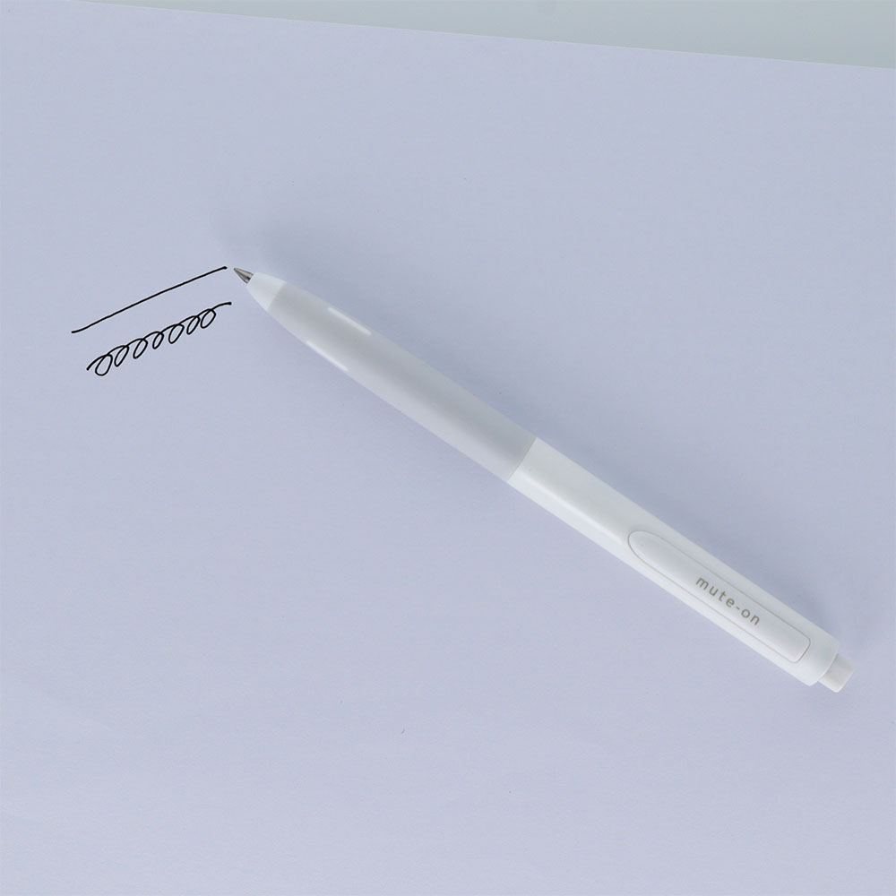 静音ゲルボールペン ミュートン(雪原の白うさぎ)使用イメージ