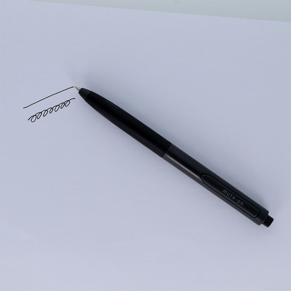 静音ゲルボールペン ミュートン(夢見の猫)使用イメージ