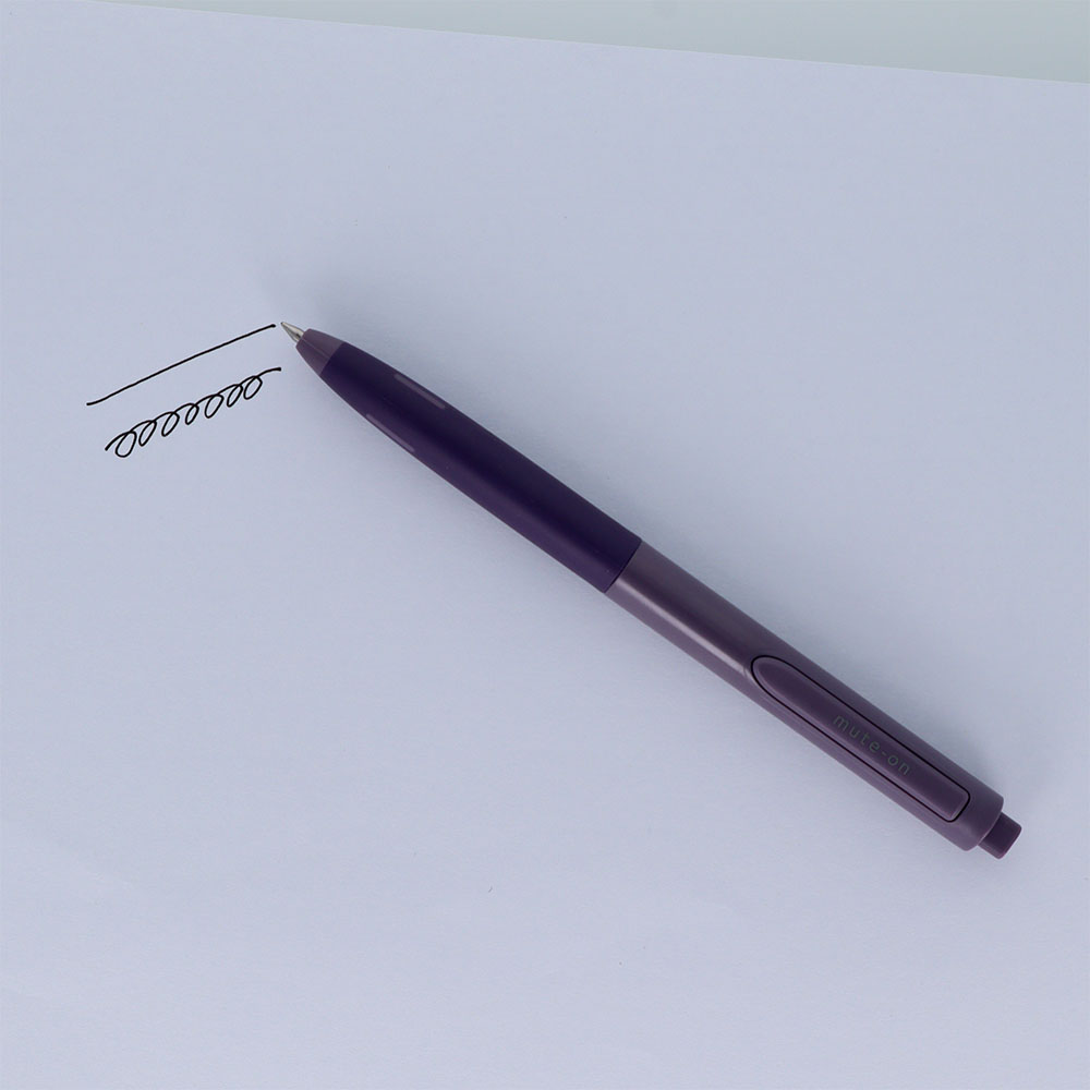 静音ゲルボールペン ミュートン(雨降りライラック)使用イメージ