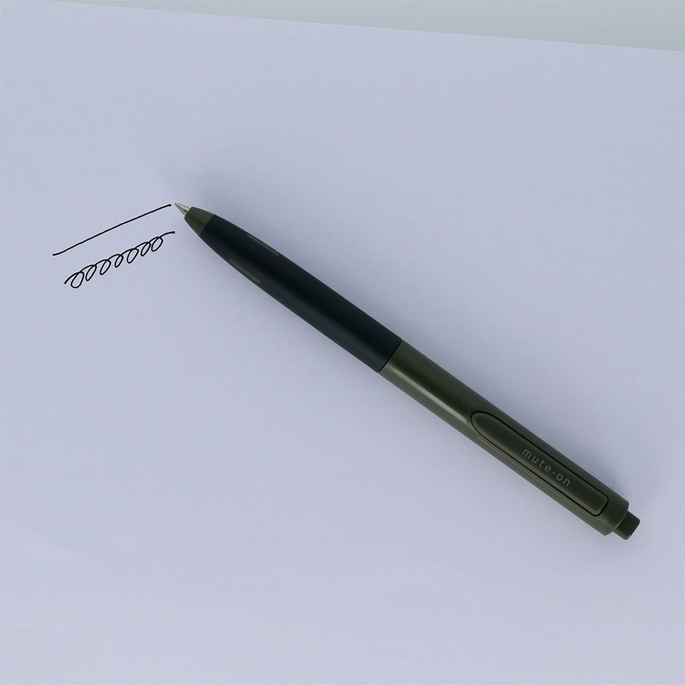 静音ゲルボールペン ミュートン(眠りの森)使用イメージ