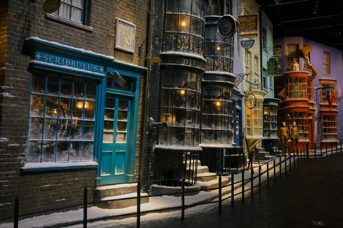 「ホグワーツ・イン・ザ・スノー」2025(ダイアゴン横町の雪化粧)