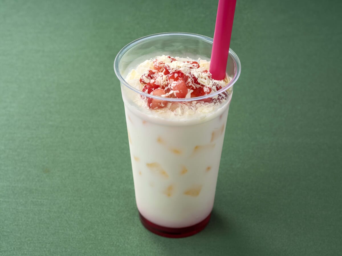 カスバ・フードコート「スペシャルラッシー（ストロベリー＆ホワイトチョコレート）」